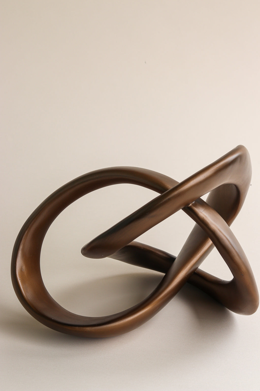 Jada Bronze Abstract Knot Sculpture – Modern Decorative Accent