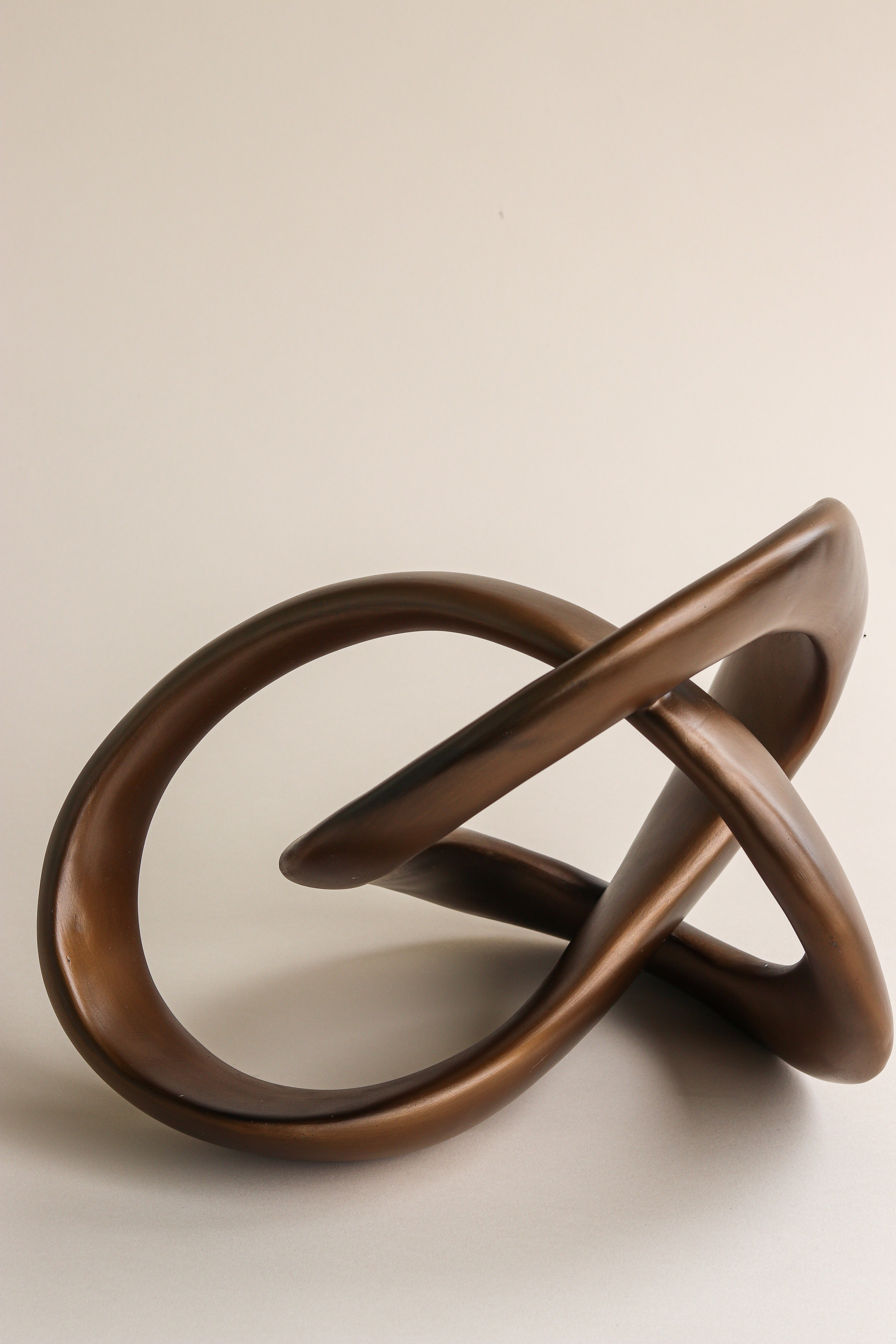 Jada Bronze Abstract Knot Sculpture – Modern Decorative Accent