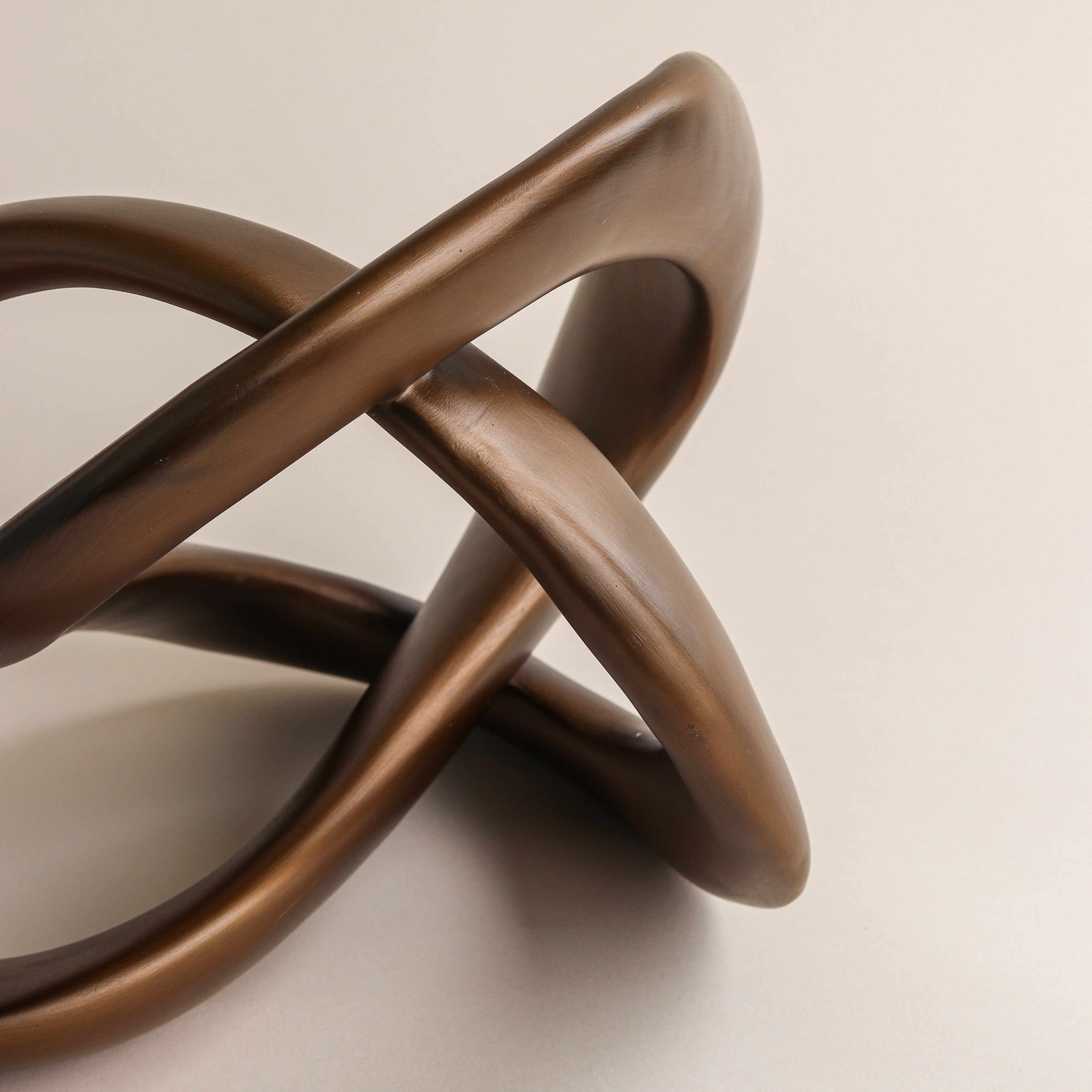 Jada Bronze Abstract Knot Sculpture – Modern Decorative Accent